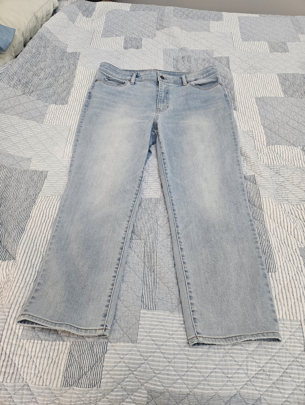 Talbots Light Blue Straight-Leg Cropped Women’s Jeans Size 12.